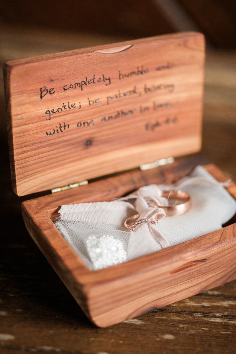 two_birds_photography_Jake_moreland_photographer_wedding_st_james_farm_magiannos_autumn_rainy_01.jpg
