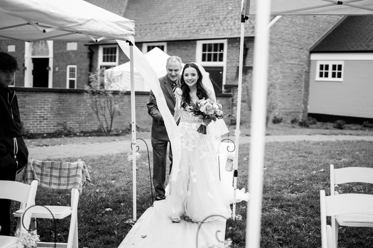 two_birds_photography_Jake_moreland_photographer_wedding_st_james_farm_magiannos_autumn_rainy_14.jpg