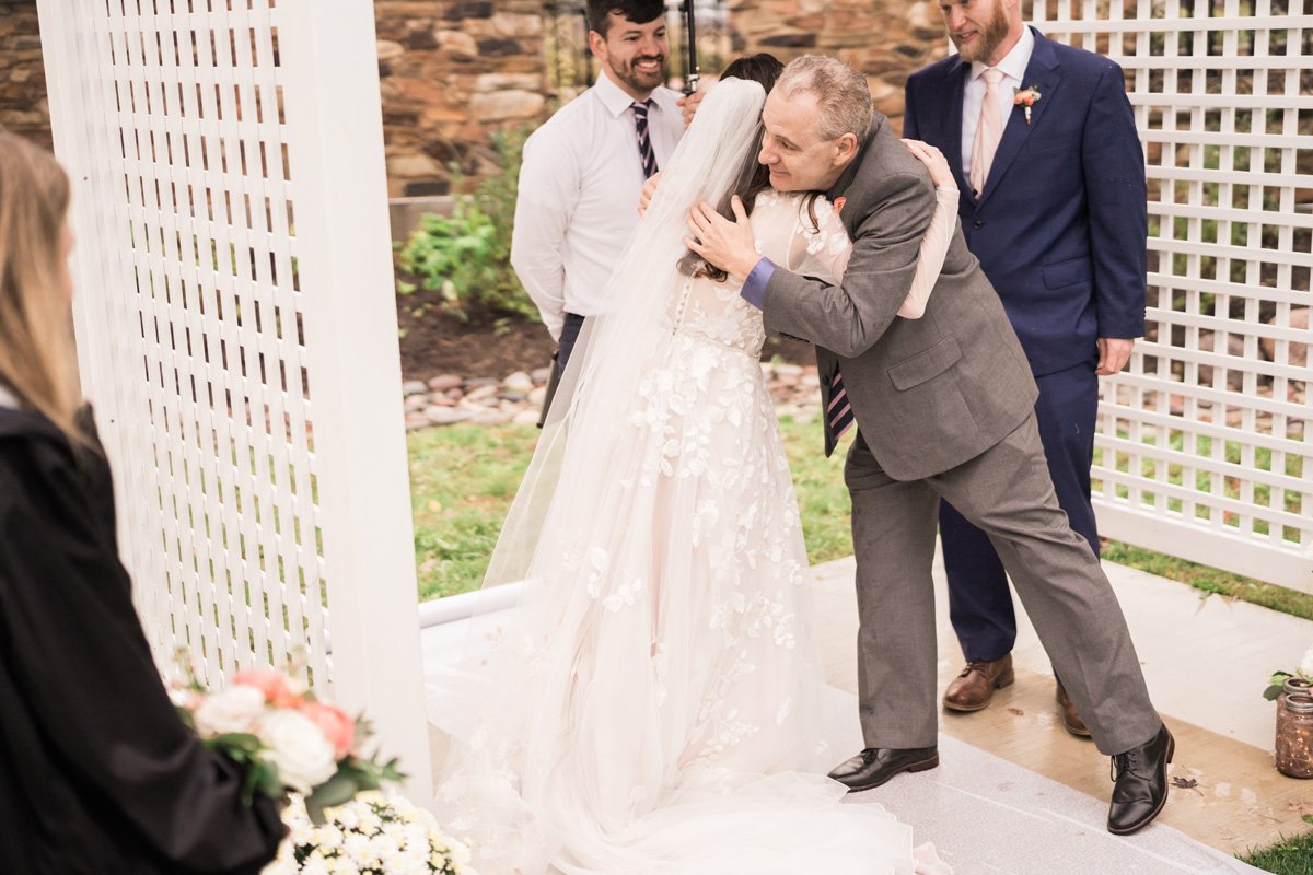 two_birds_photography_Jake_moreland_photographer_wedding_st_james_farm_magiannos_autumn_rainy_15.jpg