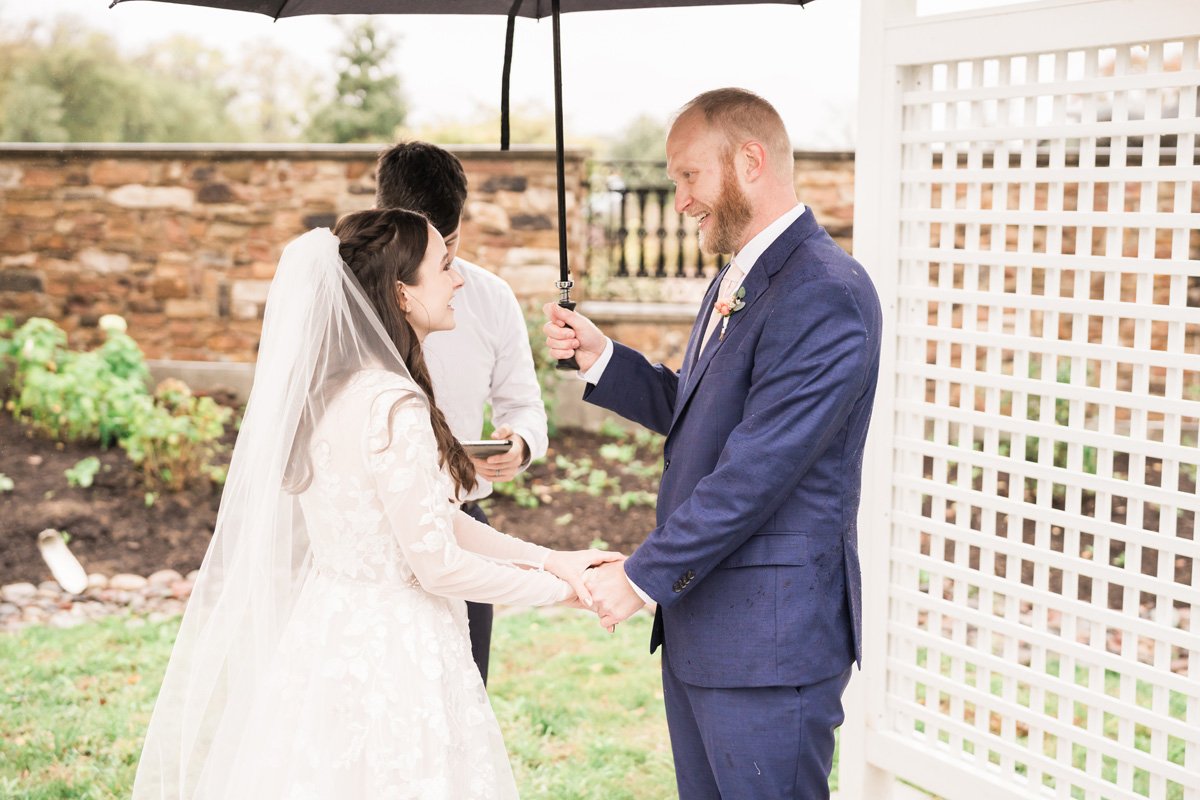 two_birds_photography_Jake_moreland_photographer_wedding_st_james_farm_magiannos_autumn_rainy_16.jpg