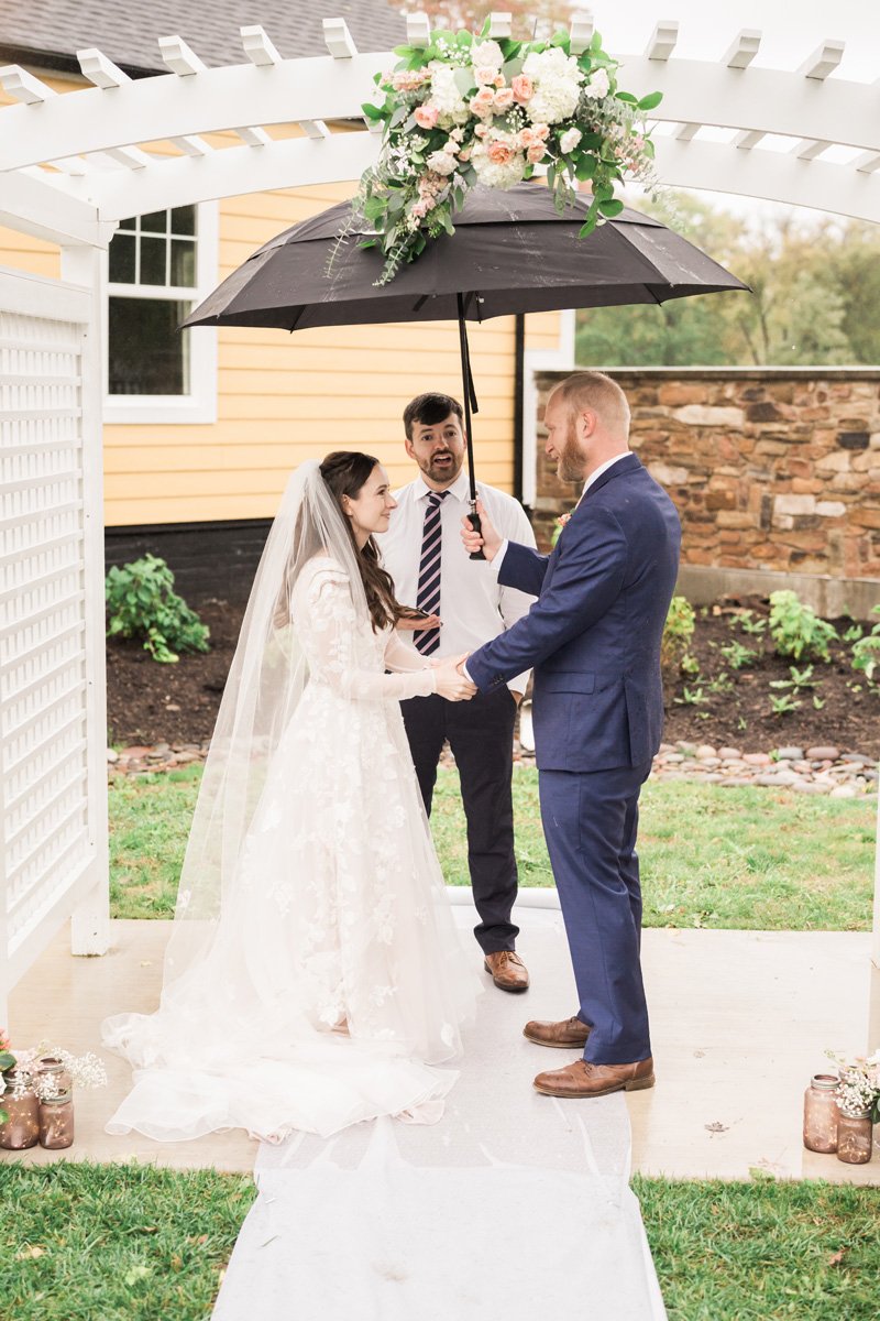 two_birds_photography_Jake_moreland_photographer_wedding_st_james_farm_magiannos_autumn_rainy_17.jpg