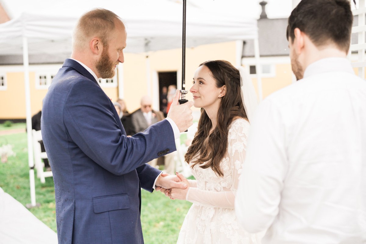 two_birds_photography_Jake_moreland_photographer_wedding_st_james_farm_magiannos_autumn_rainy_18.jpg