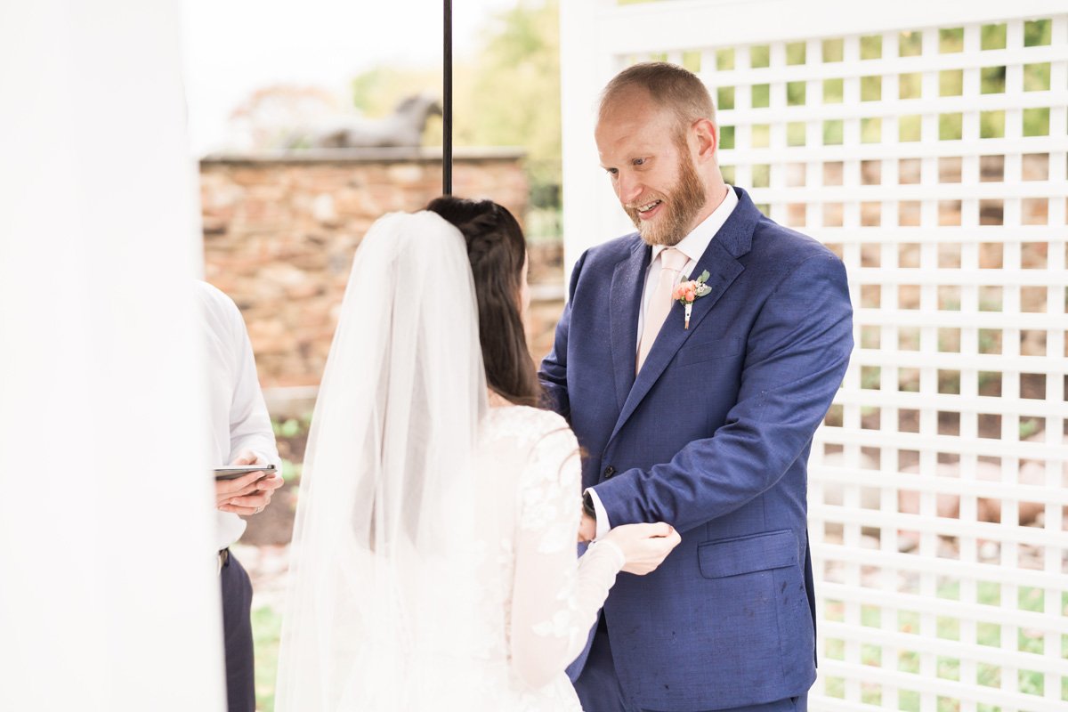 two_birds_photography_Jake_moreland_photographer_wedding_st_james_farm_magiannos_autumn_rainy_19.jpg