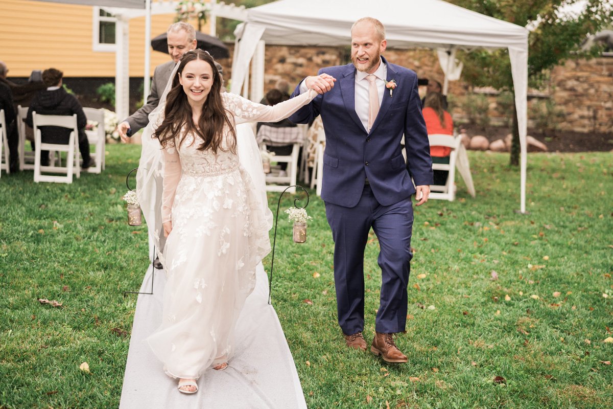 two_birds_photography_Jake_moreland_photographer_wedding_st_james_farm_magiannos_autumn_rainy_23.jpg