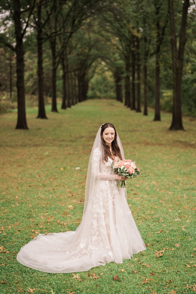 two_birds_photography_Jake_moreland_photographer_wedding_st_james_farm_magiannos_autumn_rainy_28.jpg