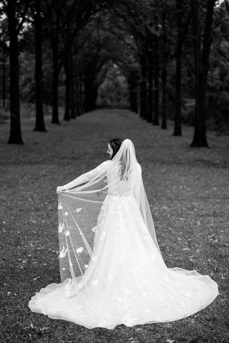 two_birds_photography_Jake_moreland_photographer_wedding_st_james_farm_magiannos_autumn_rainy_29.jpg