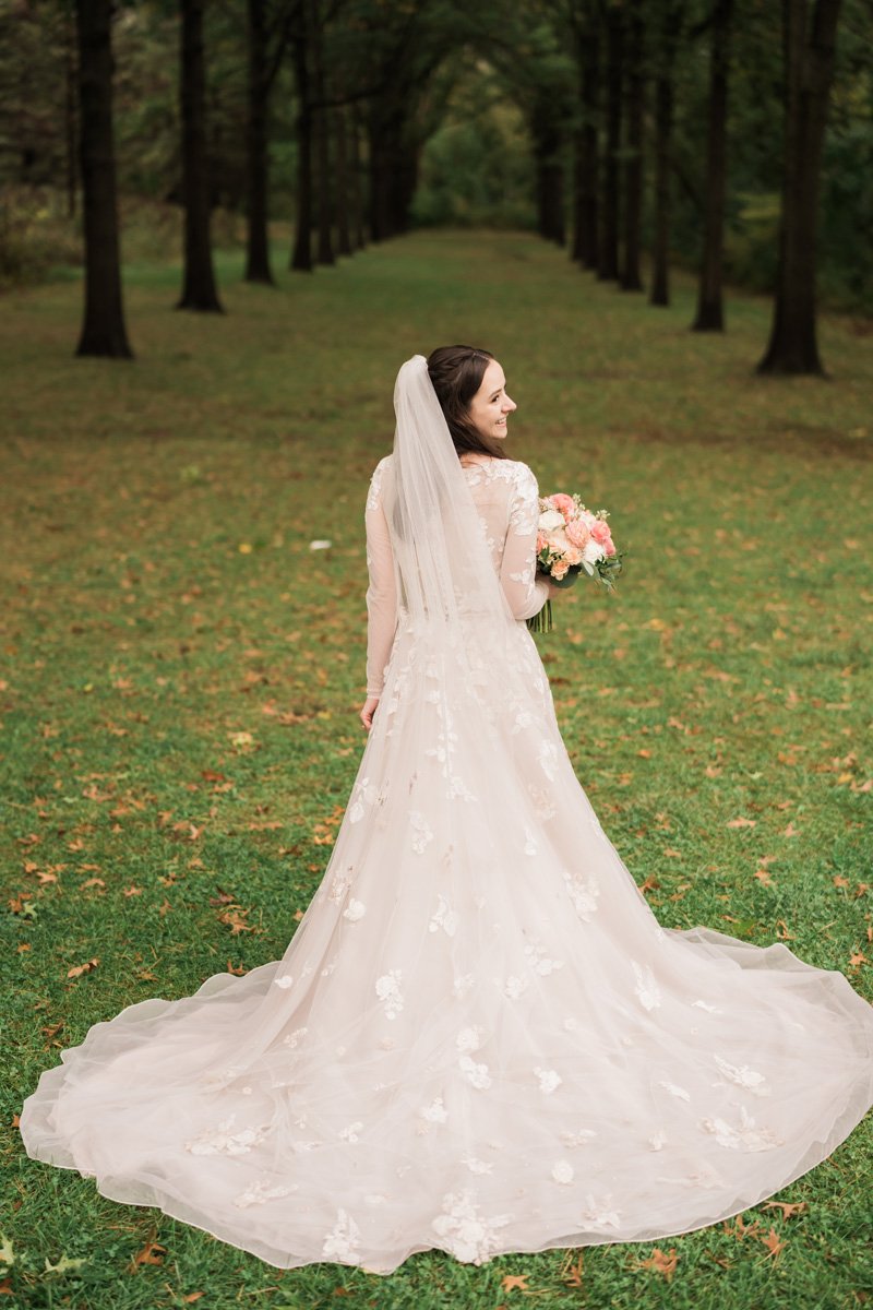 two_birds_photography_Jake_moreland_photographer_wedding_st_james_farm_magiannos_autumn_rainy_30.jpg