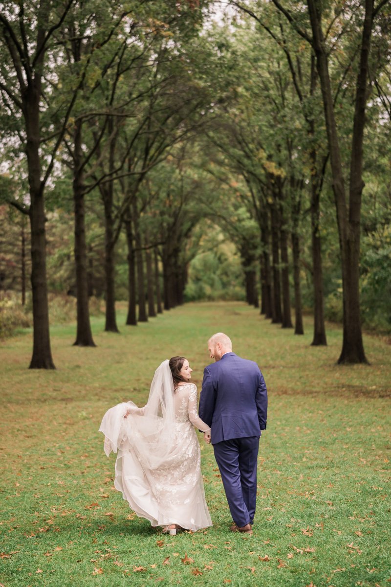 two_birds_photography_Jake_moreland_photographer_wedding_st_james_farm_magiannos_autumn_rainy_35.jpg