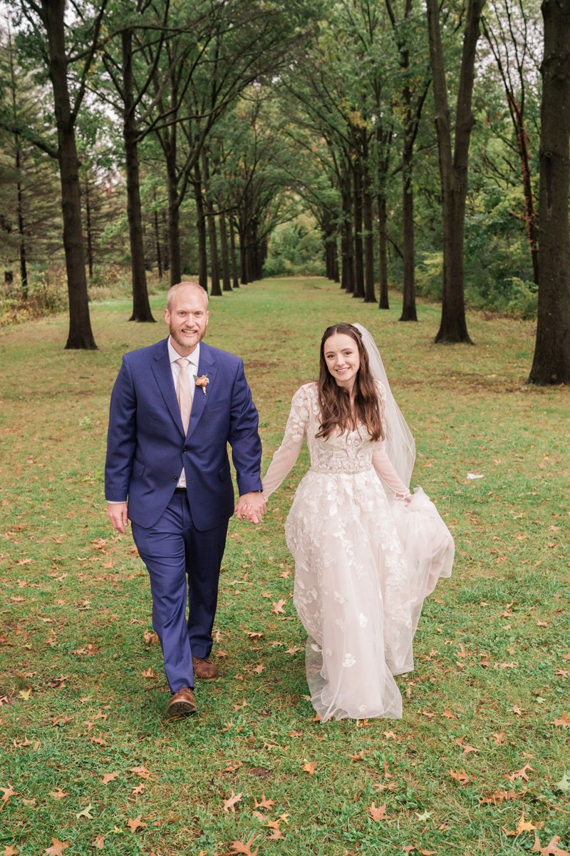 two_birds_photography_Jake_moreland_photographer_wedding_st_james_farm_magiannos_autumn_rainy_36.jpg