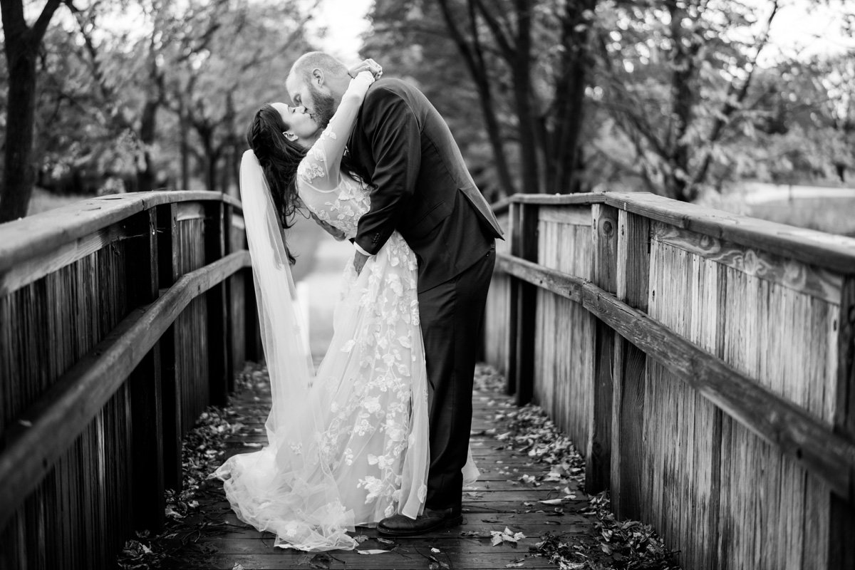 two_birds_photography_Jake_moreland_photographer_wedding_st_james_farm_magiannos_autumn_rainy_41.jpg
