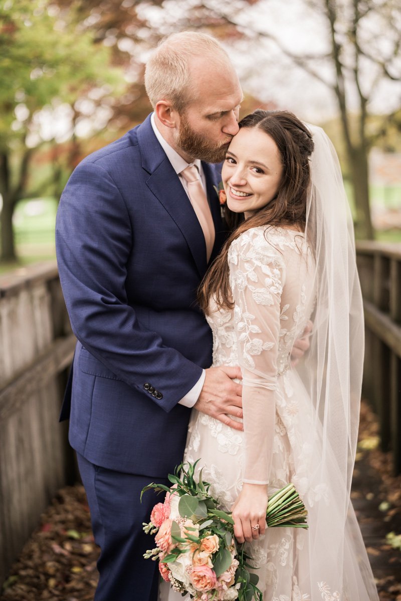 two_birds_photography_Jake_moreland_photographer_wedding_st_james_farm_magiannos_autumn_rainy_42.jpg