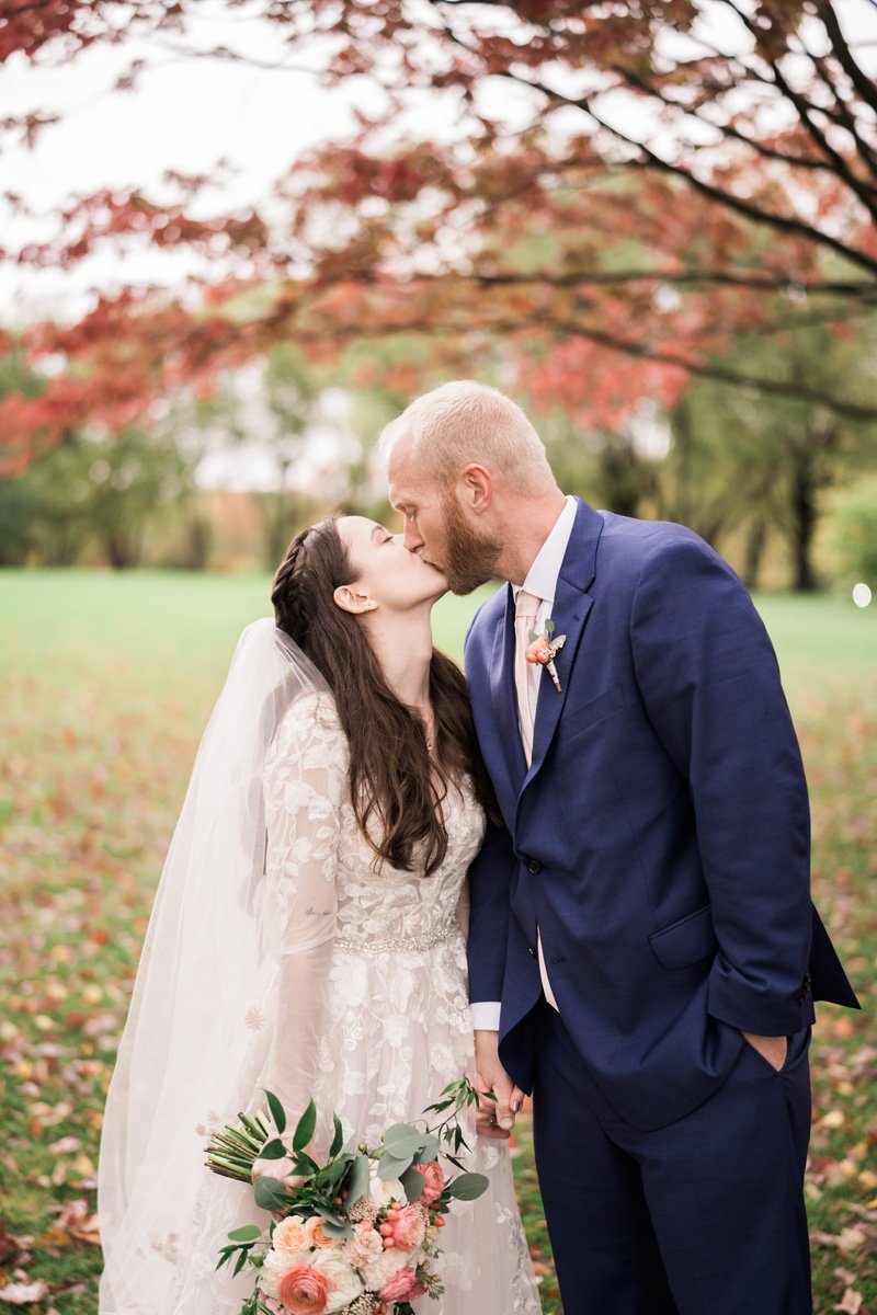 two_birds_photography_Jake_moreland_photographer_wedding_st_james_farm_magiannos_autumn_rainy_43.jpg