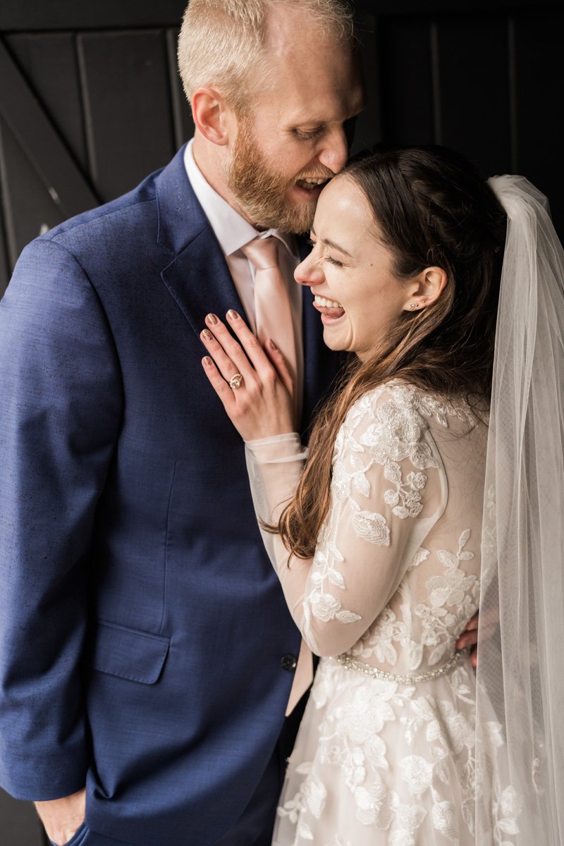two_birds_photography_Jake_moreland_photographer_wedding_st_james_farm_magiannos_autumn_rainy_49.jpg