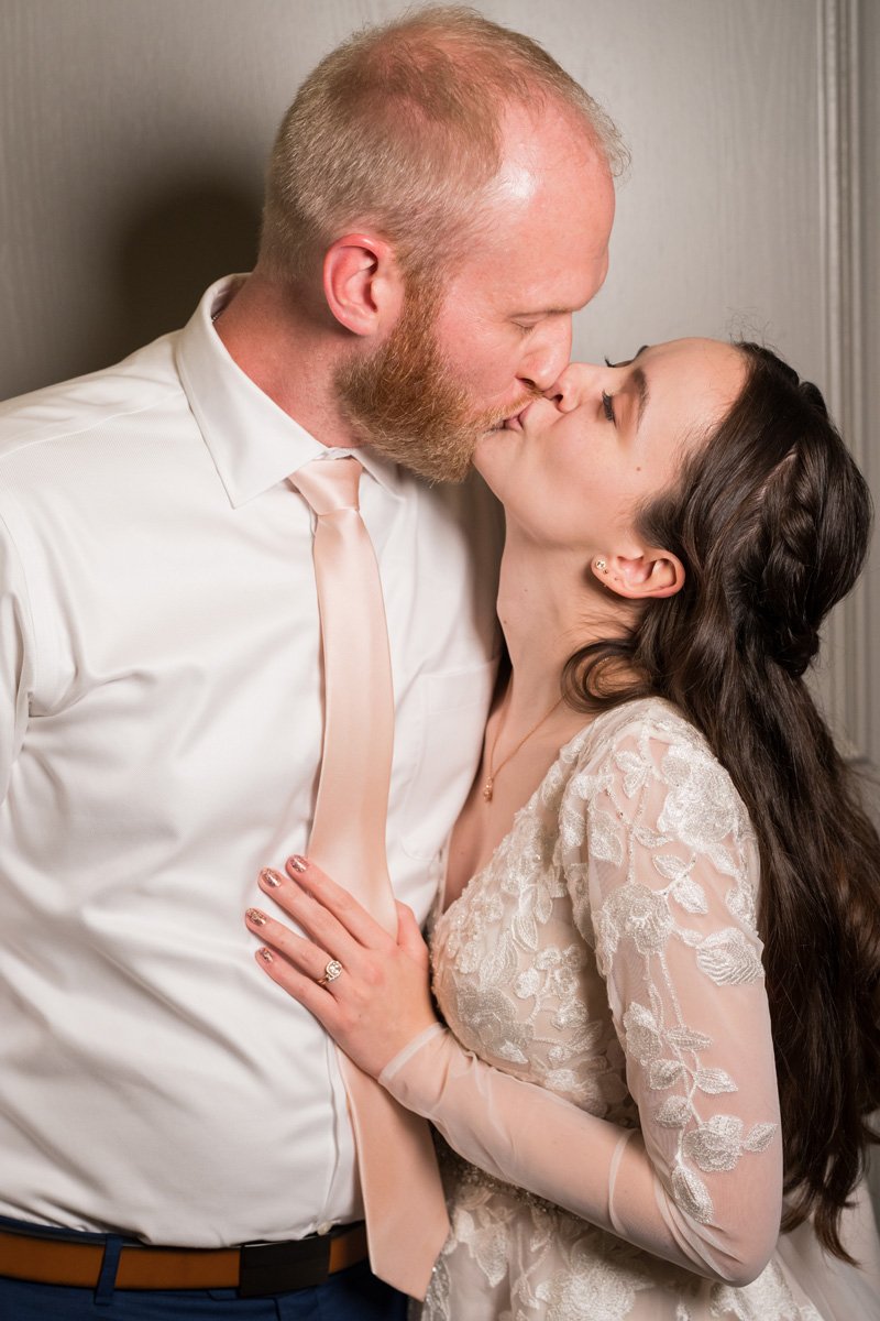 two_birds_photography_Jake_moreland_photographer_wedding_st_james_farm_magiannos_autumn_rainy_75.jpg