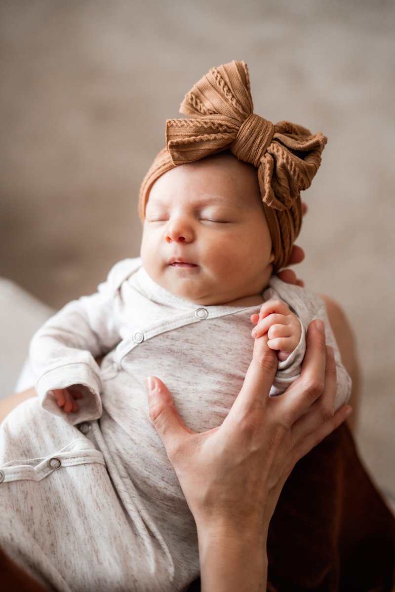 Newborn baby portrait photography by Two Birds Photography. Classic, bright, and happy. Serving Chicago and the suburbs. Image copyright Two Birds Photography 2025.