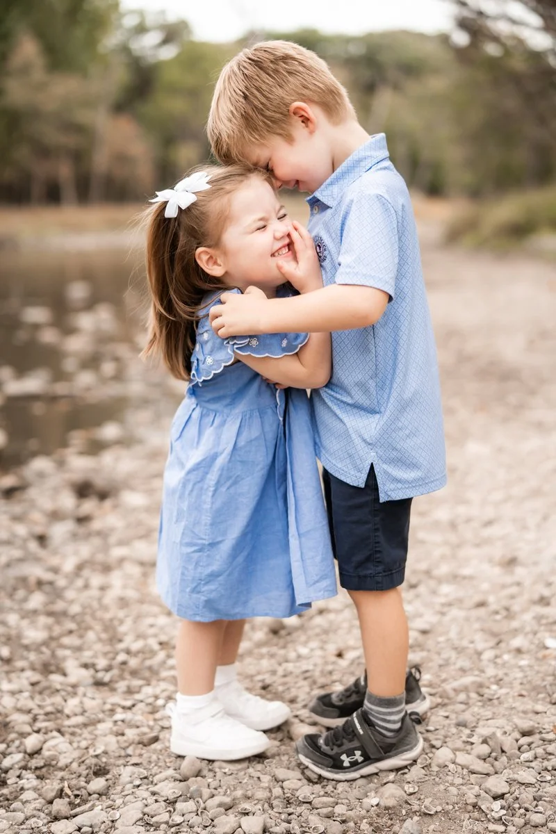 Family portrait photography by Two Birds Photography. Classic, bright, and happy. Serving Chicago and the suburbs. Image copyright Two Birds Photography 2025.