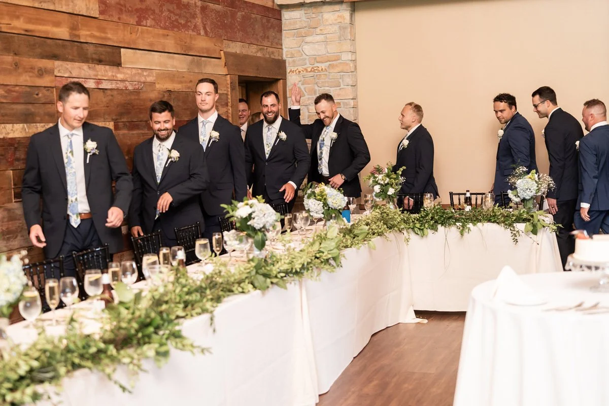 two-birds-Jake-moreland-photography-chicago-professional-wedding-photographer-elburn-illinois-fishermens-inn076.jpg