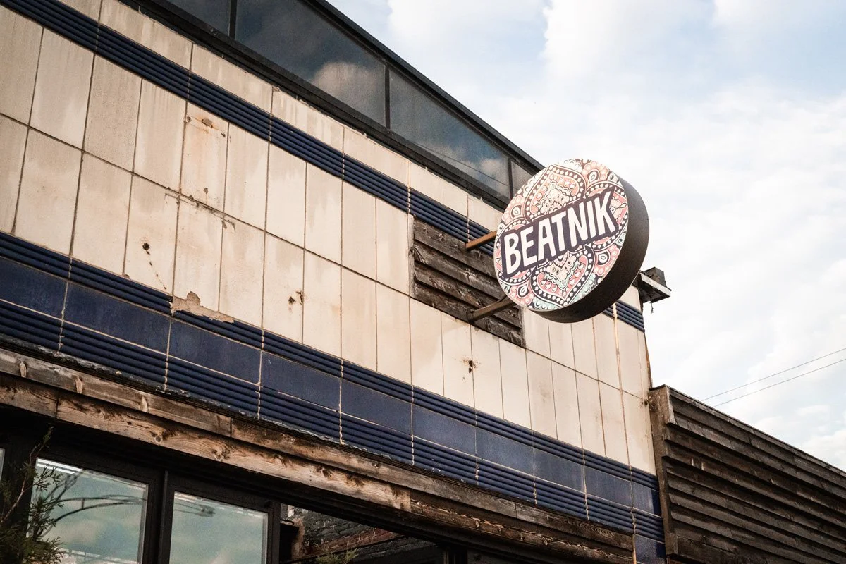 two-birds-photography-Jake-moreland-chicago-wedding-photographer-beatnik-restaurant-west-town-55.jpg