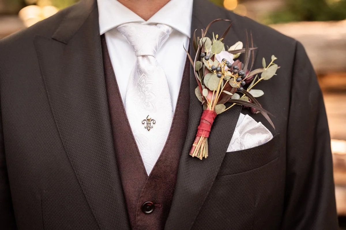 Wedding photography by Two Birds Photography — joyful, genuine, and full of heart. Based in Lockport IL, happily capturing love stories across Chicago and the suburbs. © Two Birds Photography 2025.