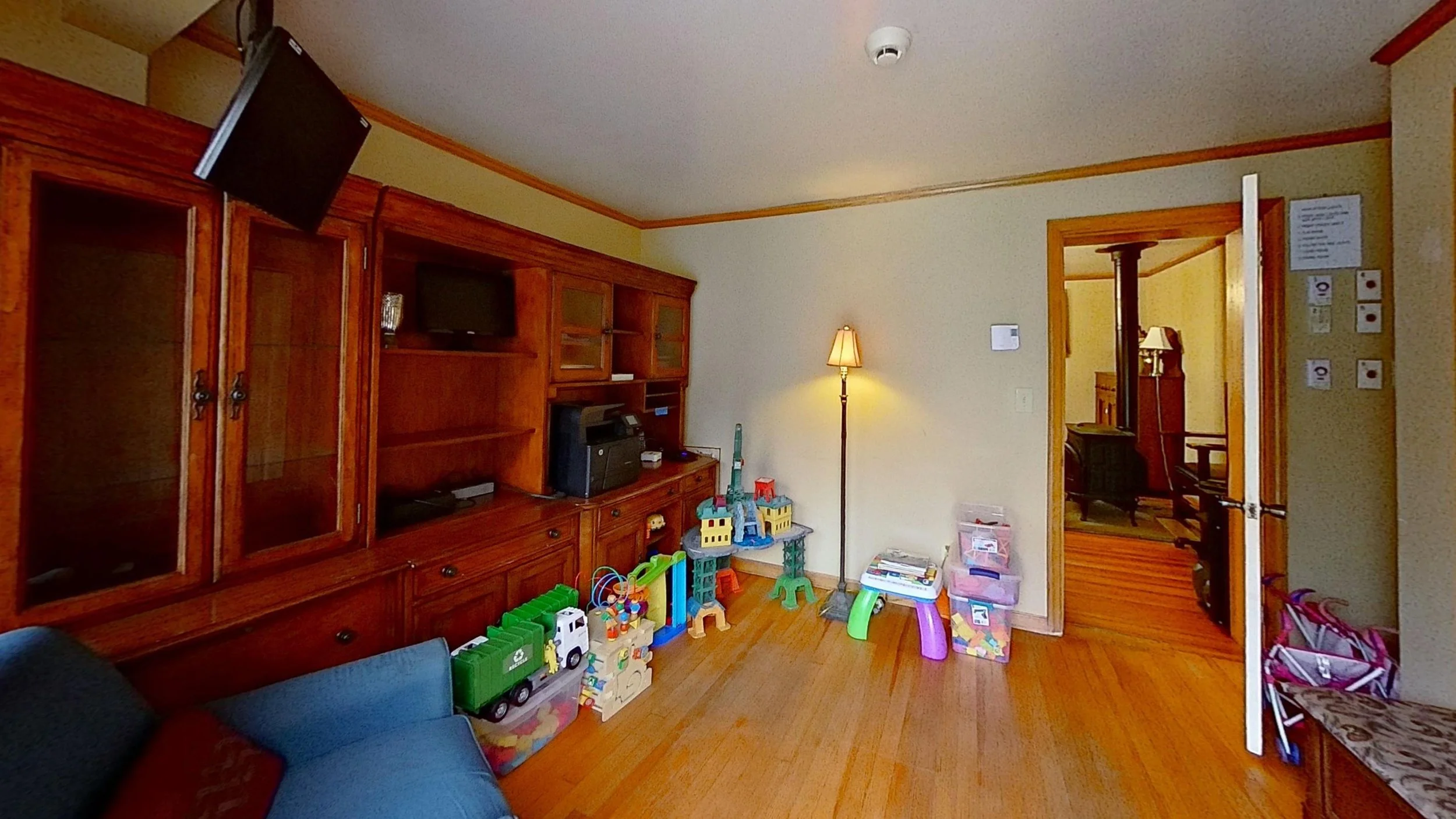 42-Niles-Pond-Rd-Main-House-Living-Room 4.jpg