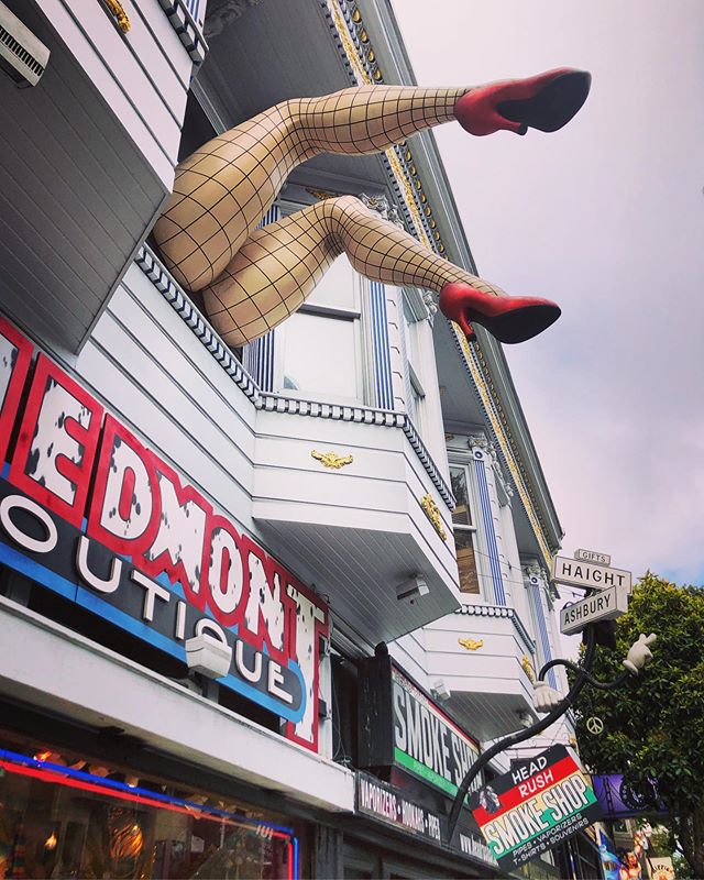 Leg for days. 😍😍
#haightashbury #sanfrancisco #sf #architecture #views