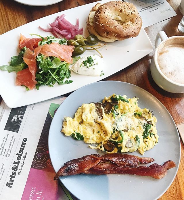 Wishing you all a slow, easy Sunday 💕✨ We are soaking up every moment in gorgeous Healdsburg, starting the day with this delicious breakfast and morning yoga @h2hotel @twonightsin 🙏🏻