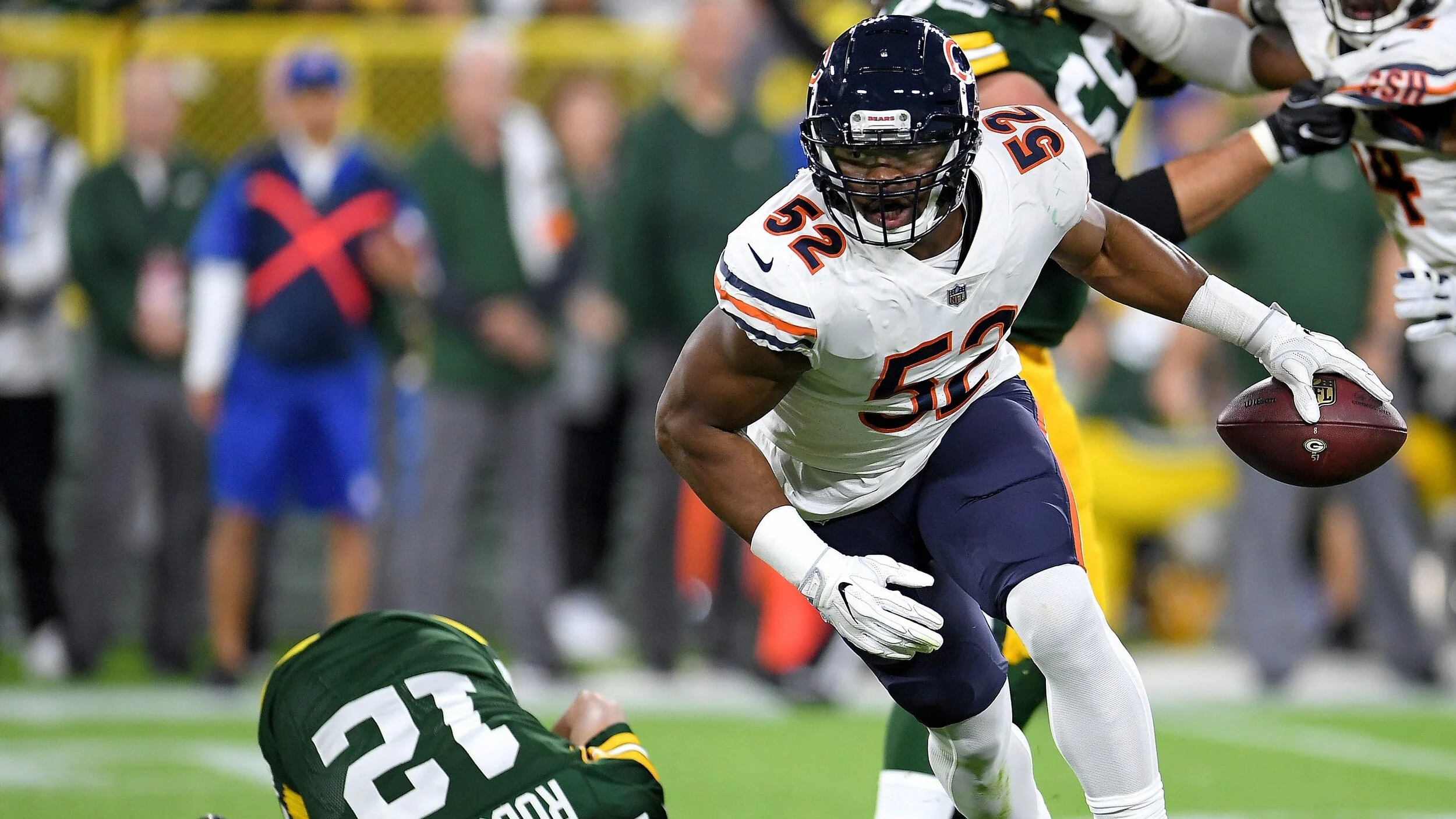 NFL Player Pays Off Holiday Tab