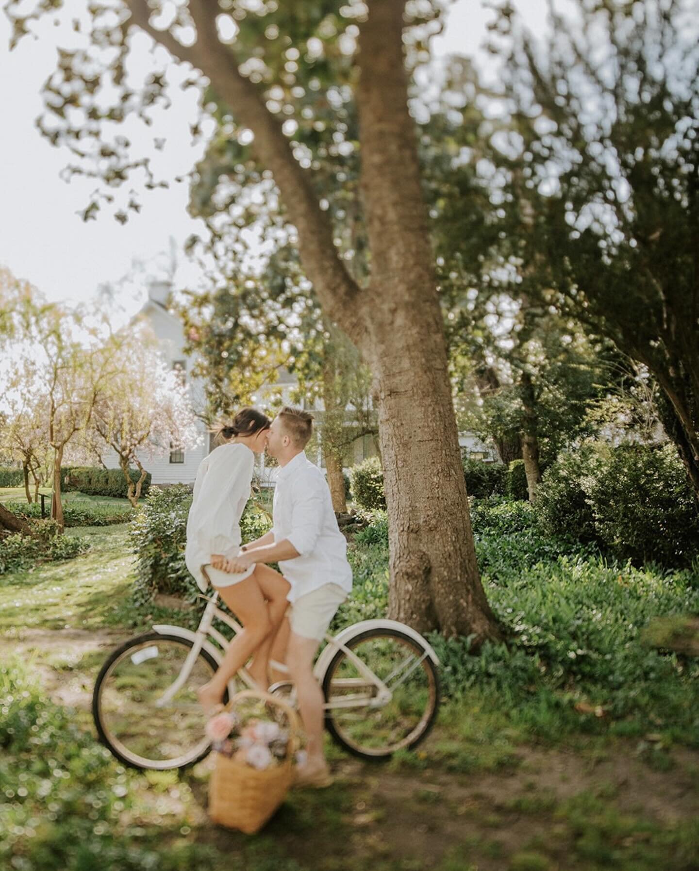 When you think of an engagement session as a date, a whole world of possibilities opens up. I just loved how this picnic and bike riding day went! Slow and sweet with poetry reading, snacks, and bikes. What could be better?