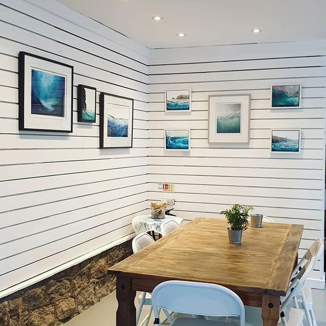 The Hub asked me back with large spaces to hang my work. I wasn't expecting it and ever so grateful for the opportunity (Thank you Martine and Terry!). I love seeing them together 🌊💙. It also gives me the space to work on larger pieces which I am r