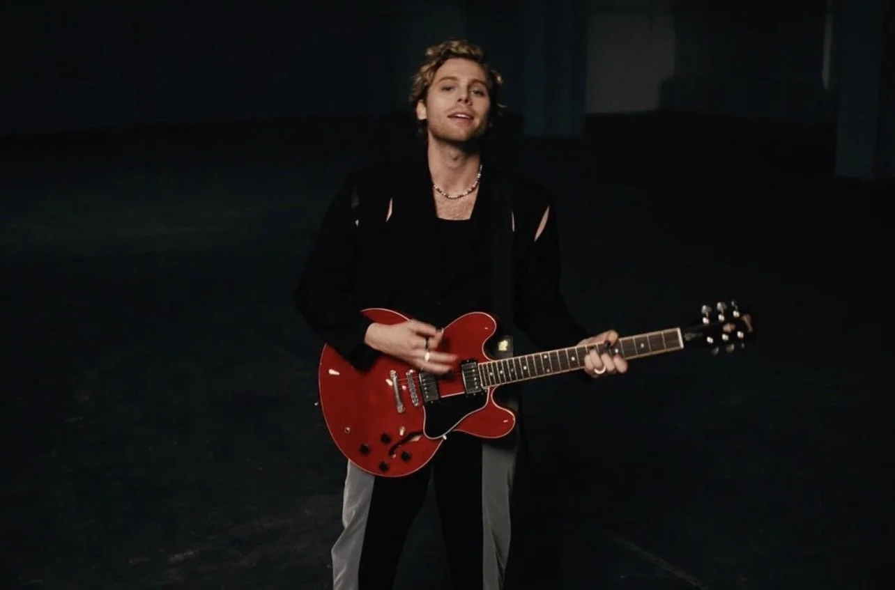 5 Seconds of Summer - Me Myself & I (Official Music Video)