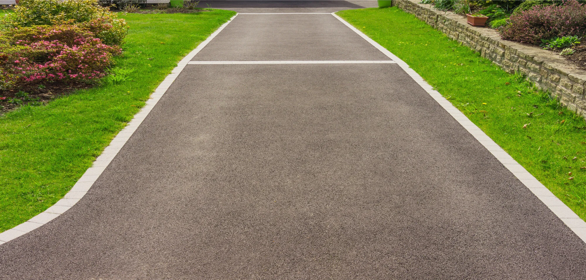 5 Designs for Asphalt Driveways That You Should Consider for Your Home