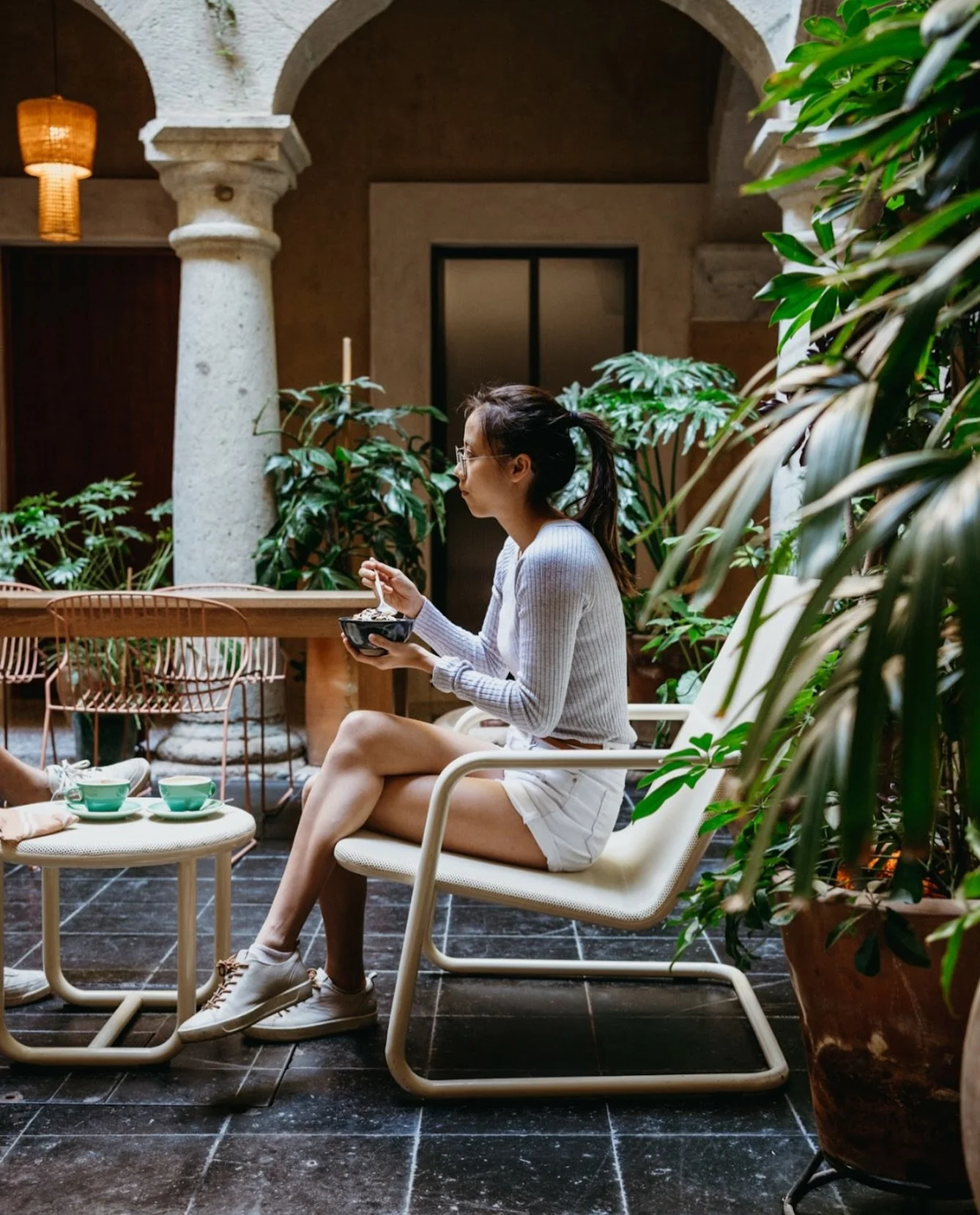 El patio, un lugar para viajeros, visitantes y personas especiales