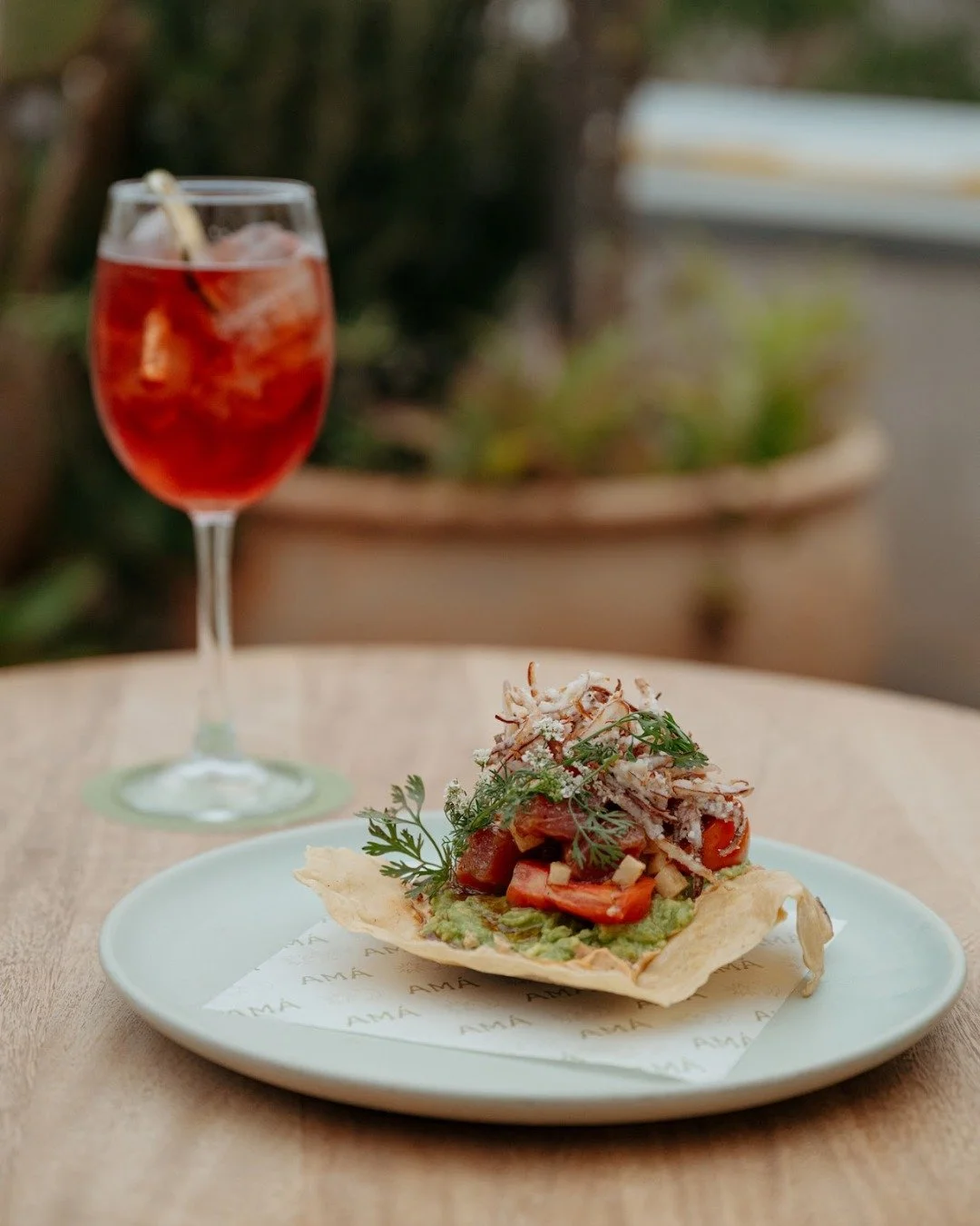 Bebidas cl&aacute;sicas y cocina con intenci&oacute;n.