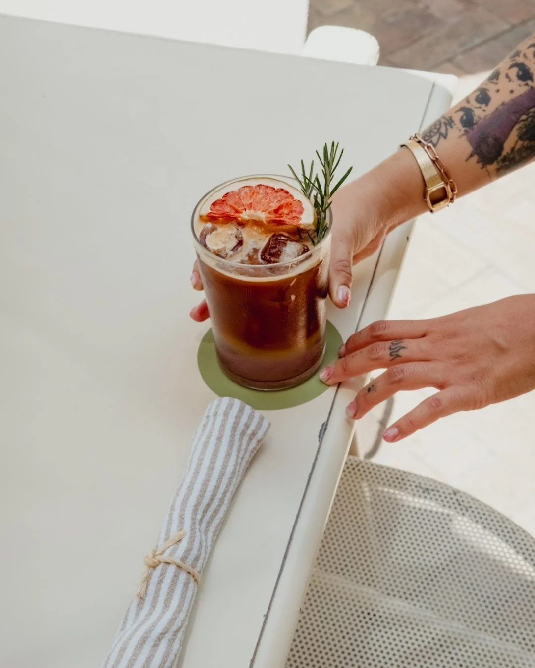 Para una ma&ntilde;ana donde las bebidas frescas se antojan y se acompa&ntilde;a con algo rico.