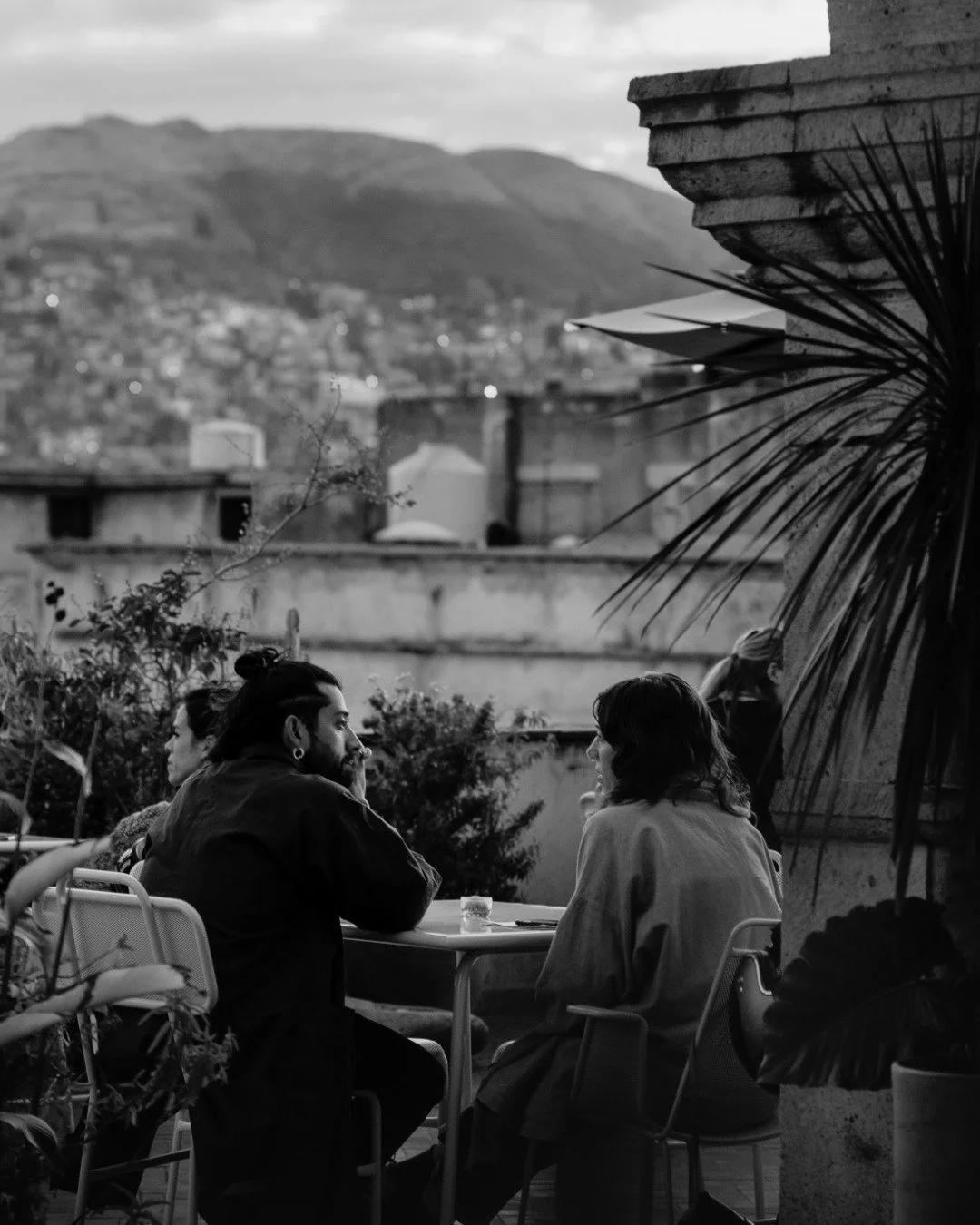 Porque algunos encuentros merecen una vista especial. 🌙