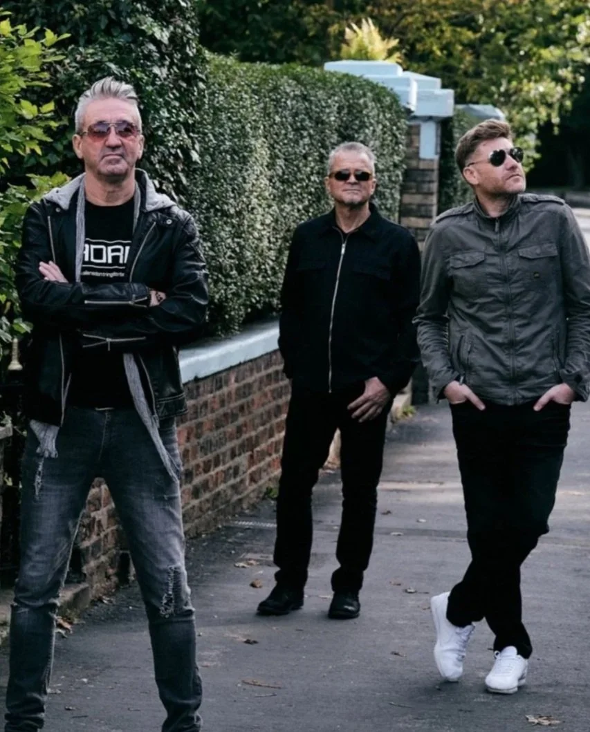 Daily Express reviews aliensdontringdoorbells' live show 