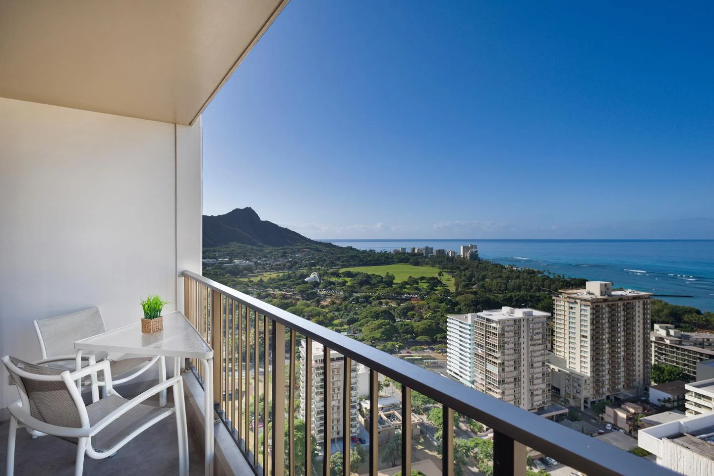 aston-waikiki-sunset-1bdrm-ocean-view-lanai-1440x961.jpg