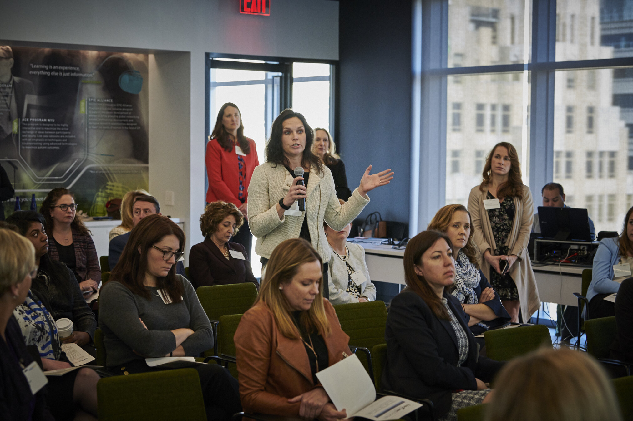 MEDEXECWOMEN_0543.jpg