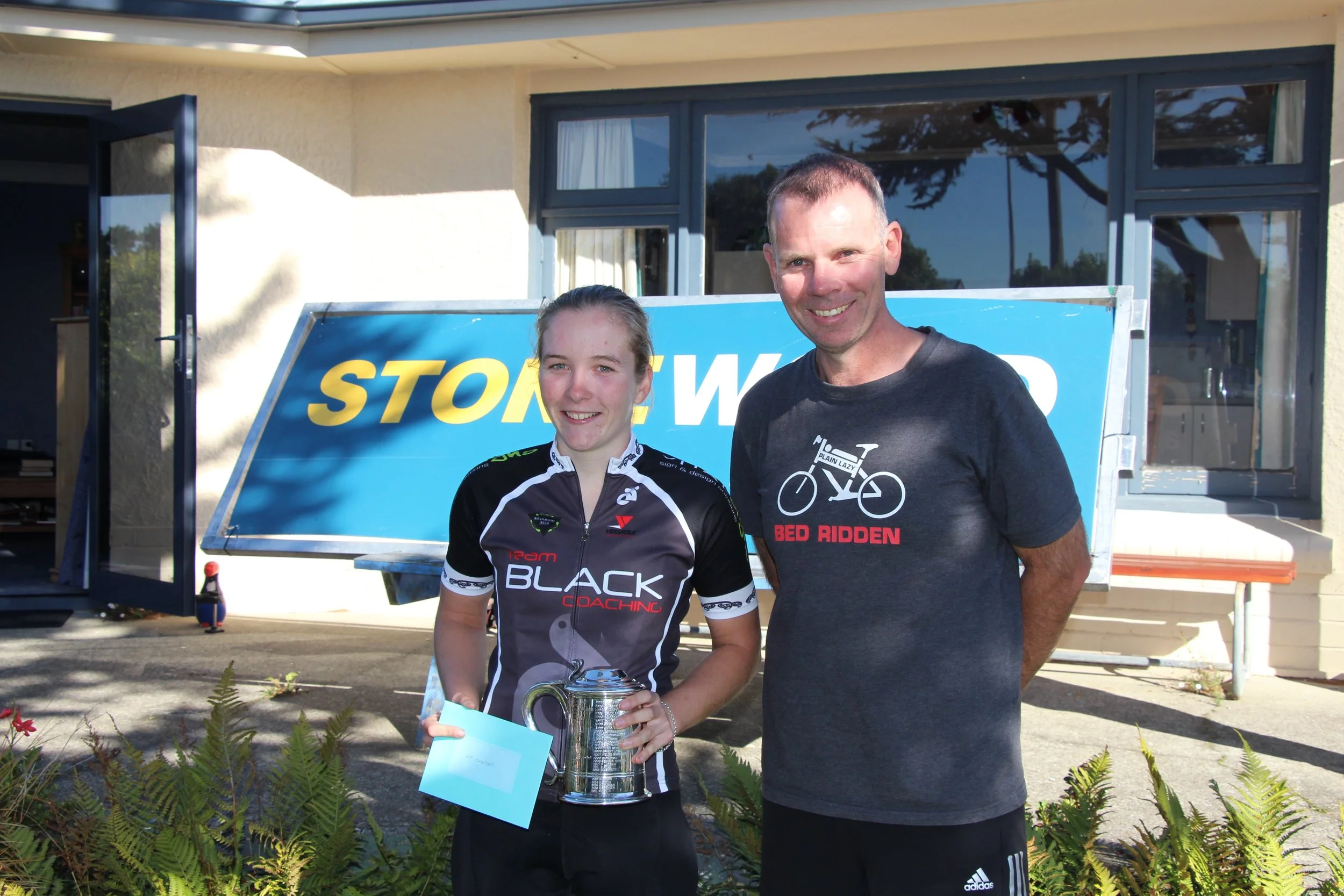 Gore to Invercargill Classic winner Kate Wilson with race sponsor Brendan Akeroyd, of Stonewood Homes.