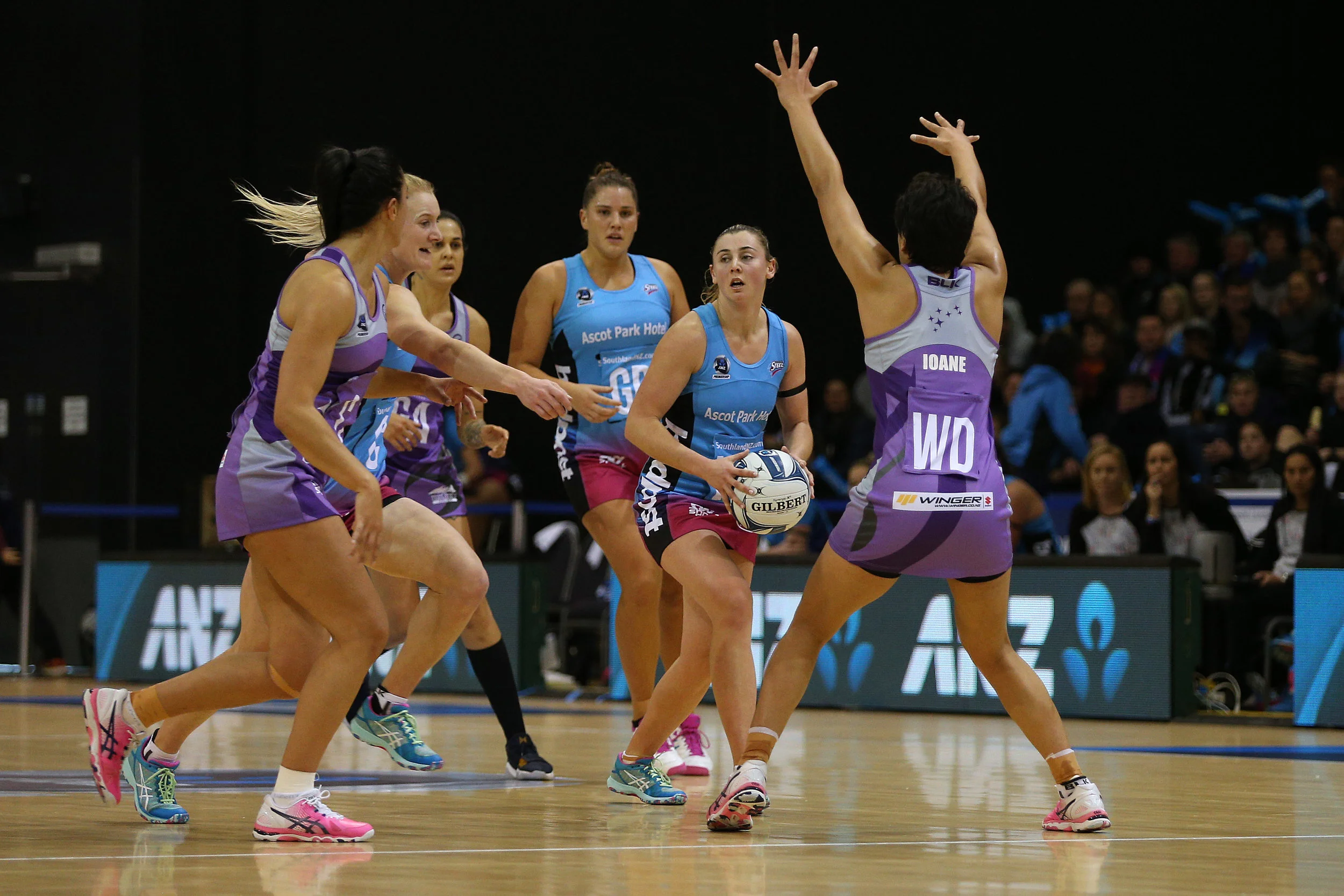 Photo: Gina Crampton getting cramped by the Stars defence Pic: Dianne Manson/Michael Bradley Photography