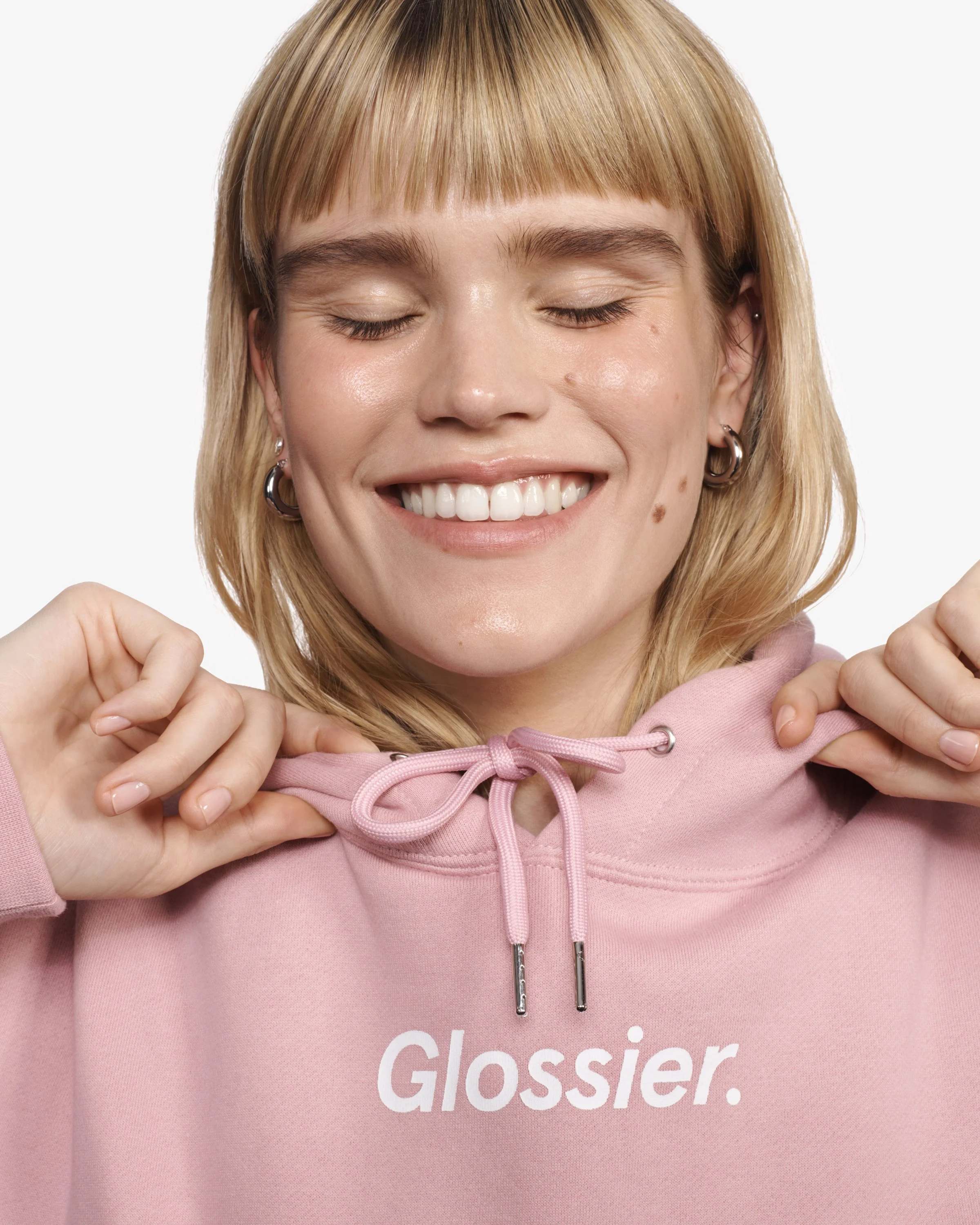 GL-MarchPDP-2024_AMELIA-GLOSSIERPINKHOODIE-PORTRAIT_035.jpg
