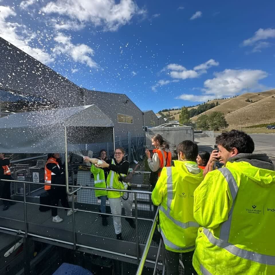 And just like that...the last grapes have arrived at 15 Valley Winery! Thanks to all of the teams for your hard mahi, late nights, early mornings, banter and smiles. A vintage to remember! 🍾
📷 Kea Bradley

#nzwine #winenewzealand #newzealandwines #