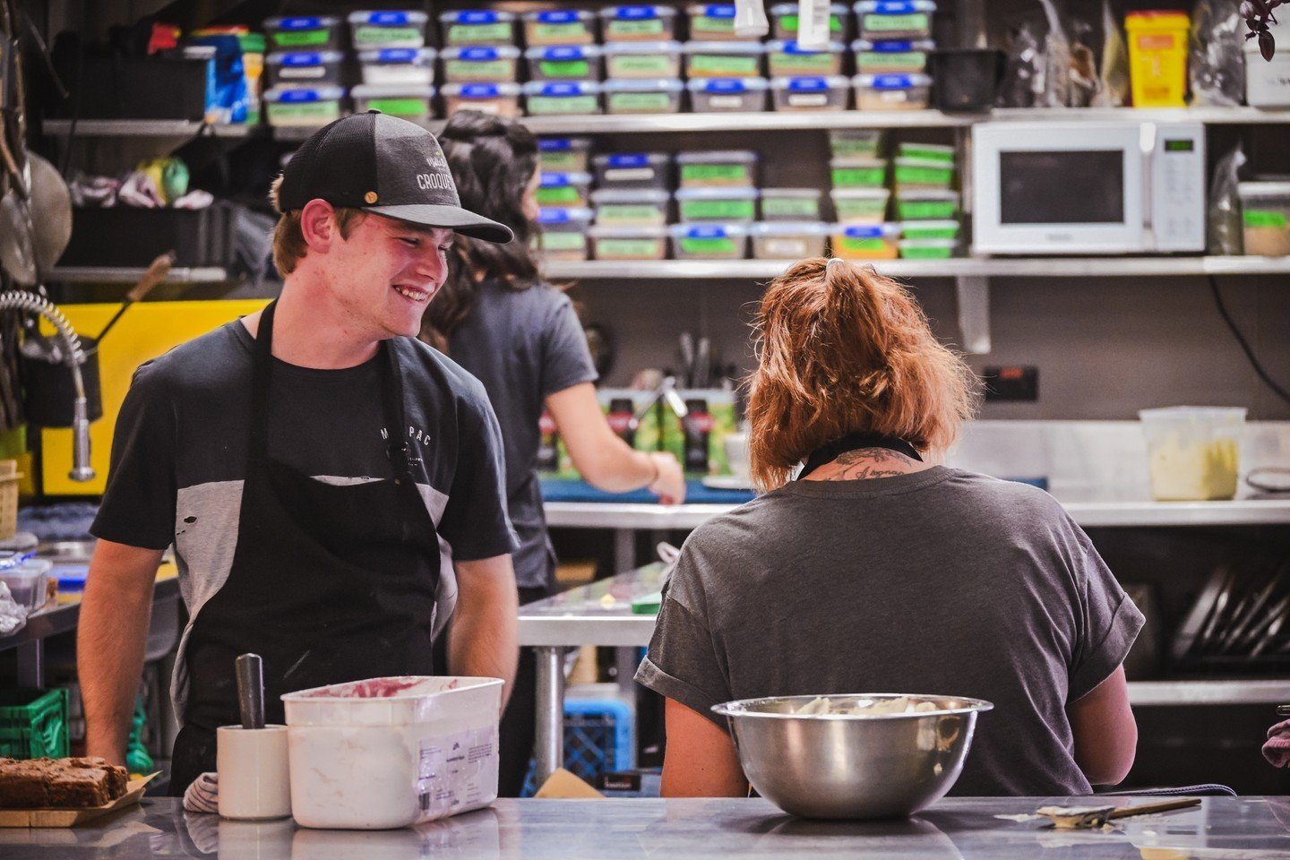 The secret to a happy vintage team...happy bellies! 😜
Huge thanks to the kitchen teams around the motu for your awesome mahi keeping our crews well fed with your delicious food! 

📷 Nicolas Tous

#nzwine #winenewzealand #newzealandwines #nzwinery #