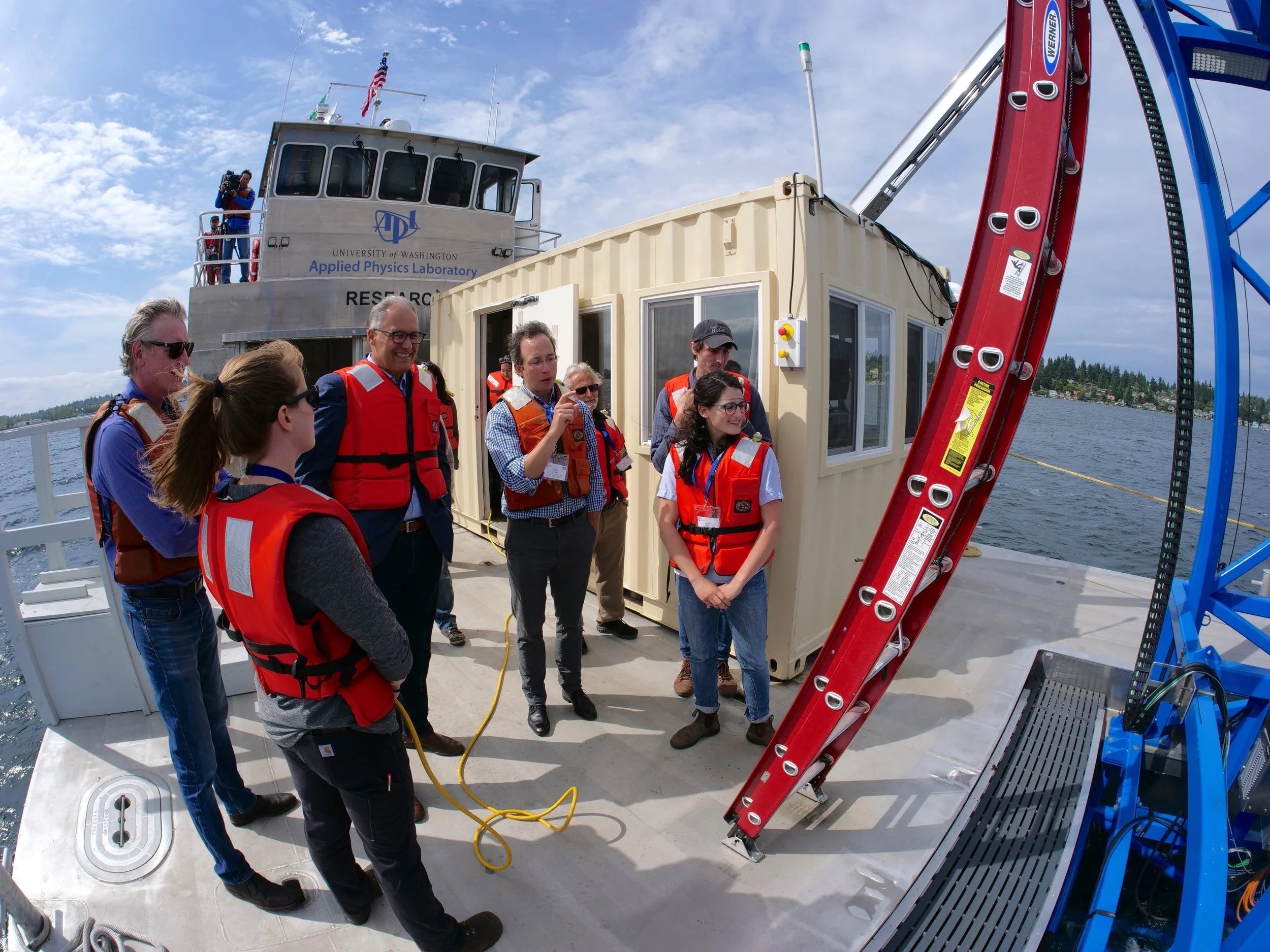 Governor Inslee Visits PMEC at University of Washington