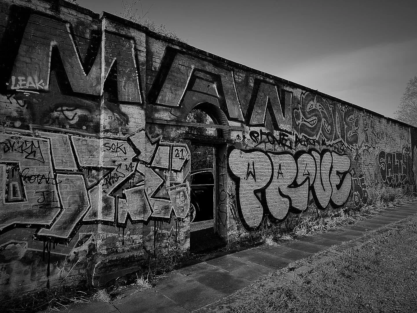 Graffiti. #urbanphotography #london #graffiti #blackandwhite