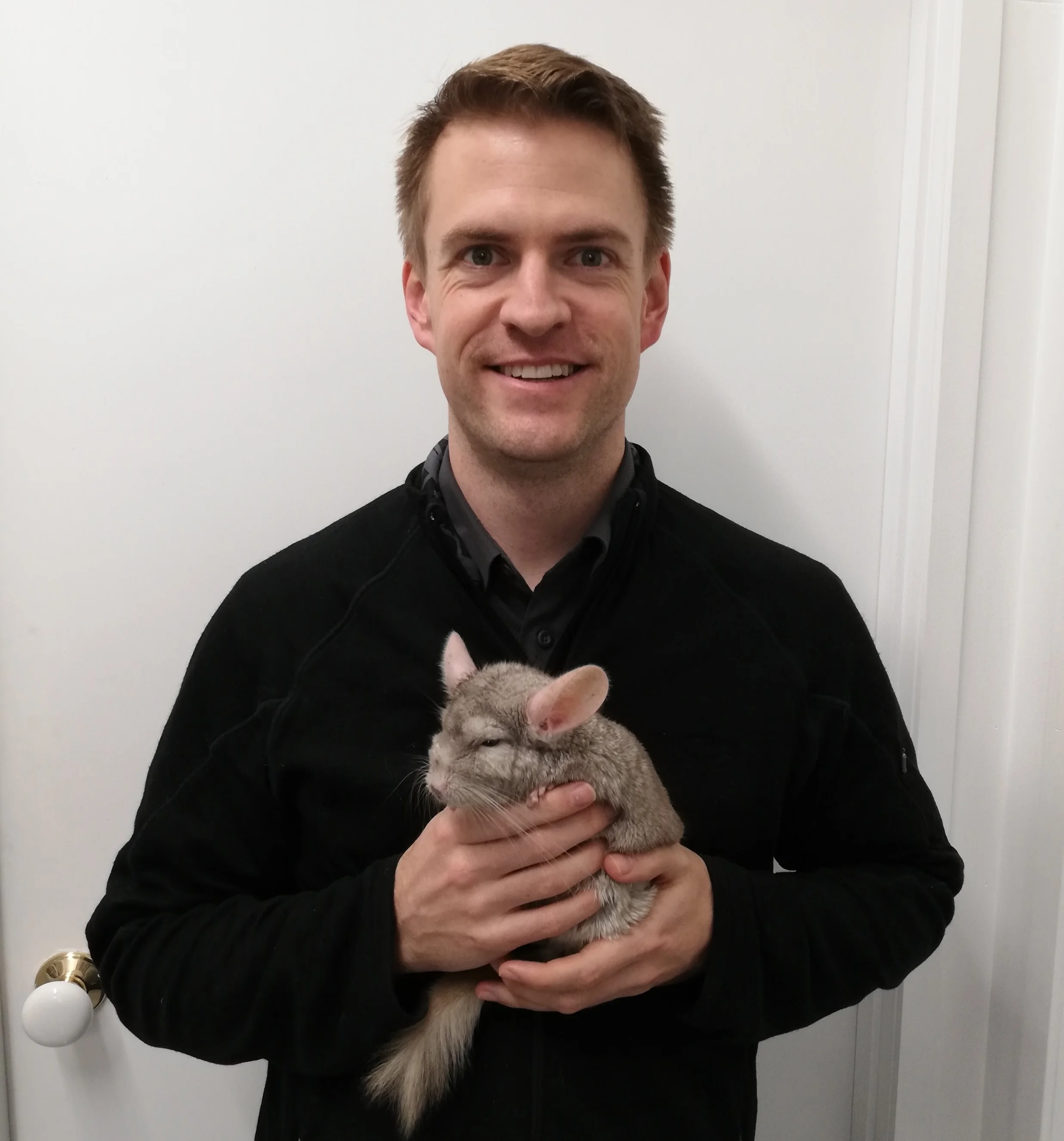 Brendon Bullen, Veterinarian Hi there, my name is Brendon and I joined the Kelburn team in 2012 after spending the previous 6 years working as a companion animal vet in NZ and the UK. I love it here at Kelburn, and have enjoyed getting to know everyone that comes to the clinic. I enjoy all aspects of veterinary science, with a special interest in dentistry and exotics. As well as looking after cats and dogs, I run a referral service for rabbits and other small mammals. I have a passion for native wildlife, and love the fact that Wellington has Zealandia right in the heart of the city. I enjoy tramping, mountain biking and exploring NZ with my partner, Melanie.