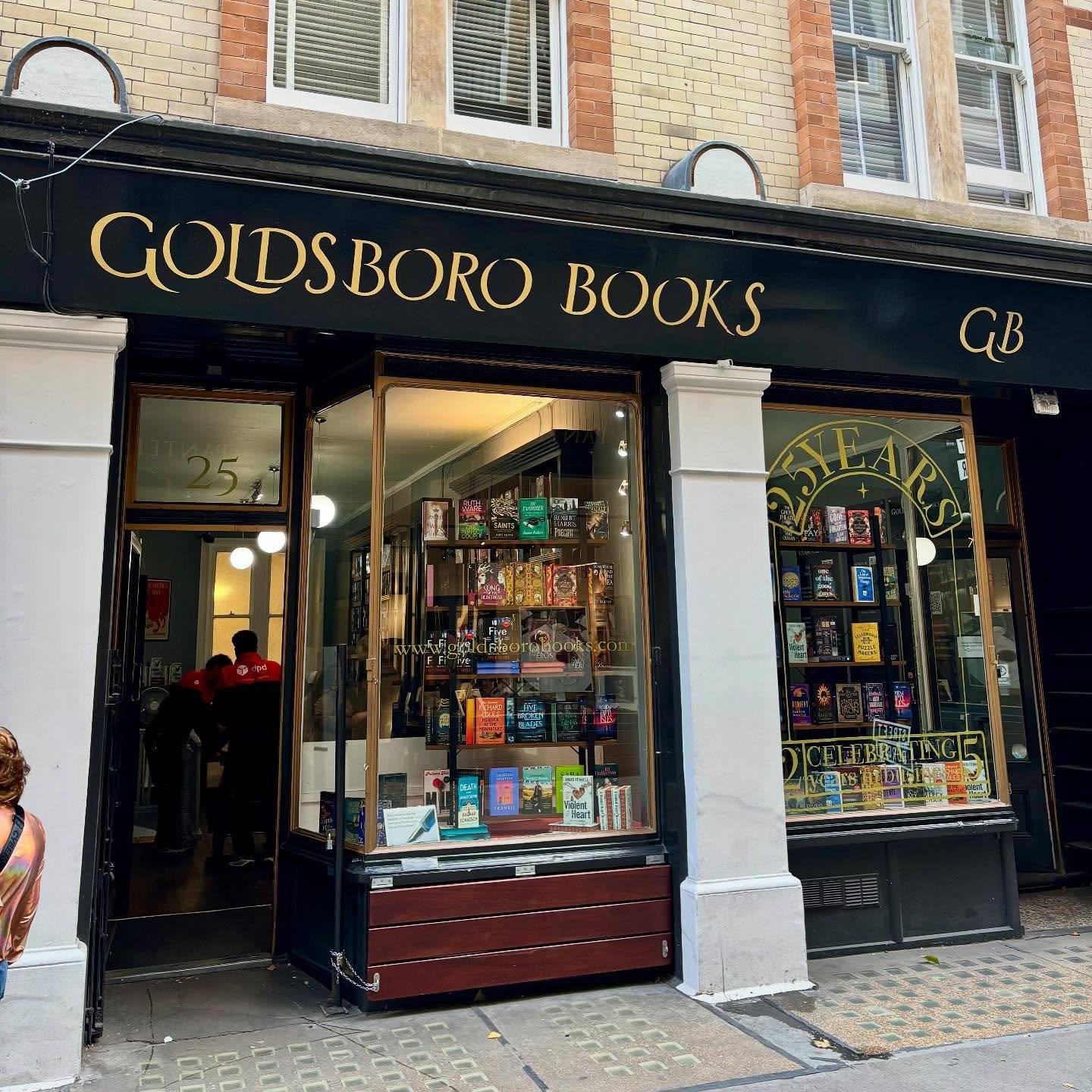 Not long until I can finally tell you about my next book, which will be coming out summer 2026 and is my favourite yet! So, so excited to share more about this one with you, but in the meantime, here are two very big clues&hellip;

#bookstagram #book