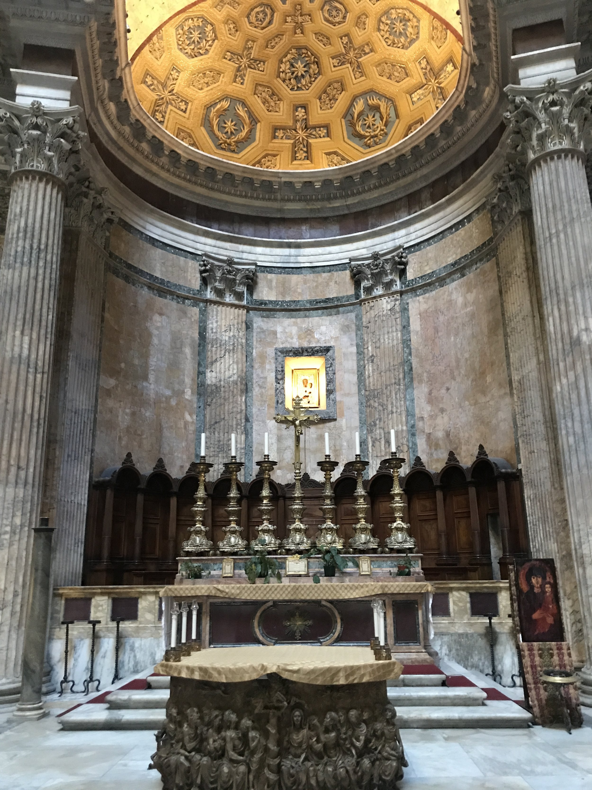 Inside the Pantheon, beauty! 