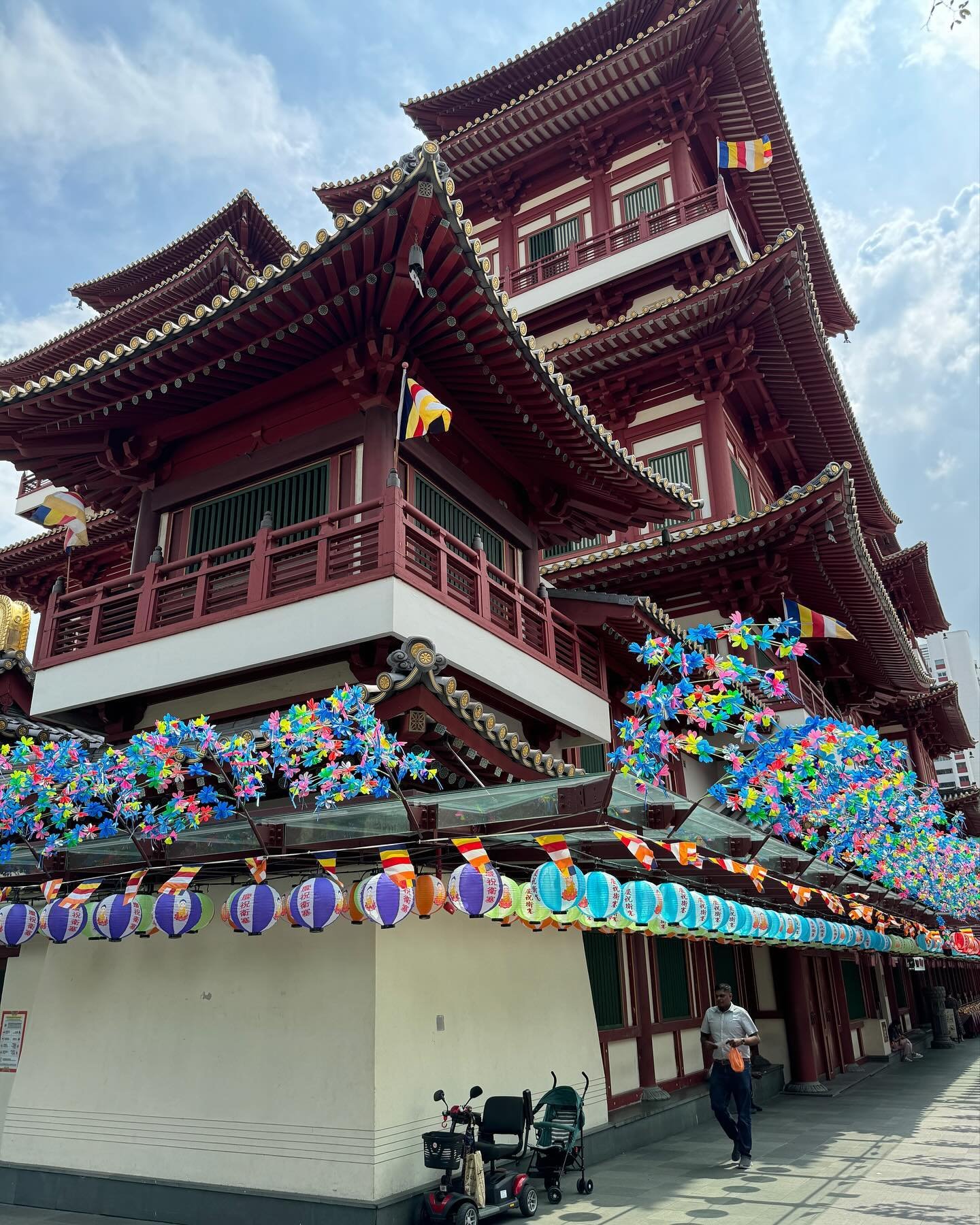 Buddha Tooth Relic Temple &amp; Museum, located in the heart of Chinatown, with it&rsquo;s richly designed interiors and comprehensive exhibits on Buddhist art and history, tells stories of a culture over thousands of years old. This Tang-styled buil