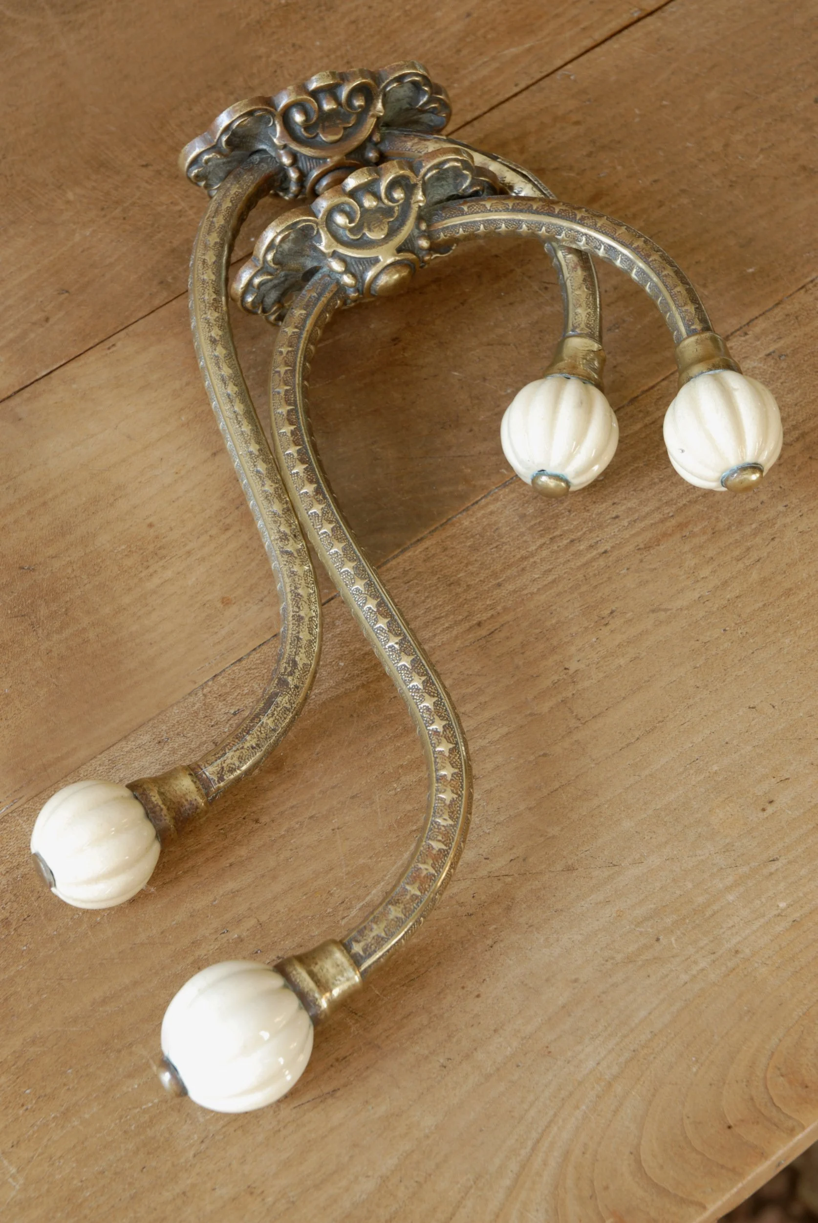 SIZED 1611 Ceramic Brass Victorian Hooks.JPG
